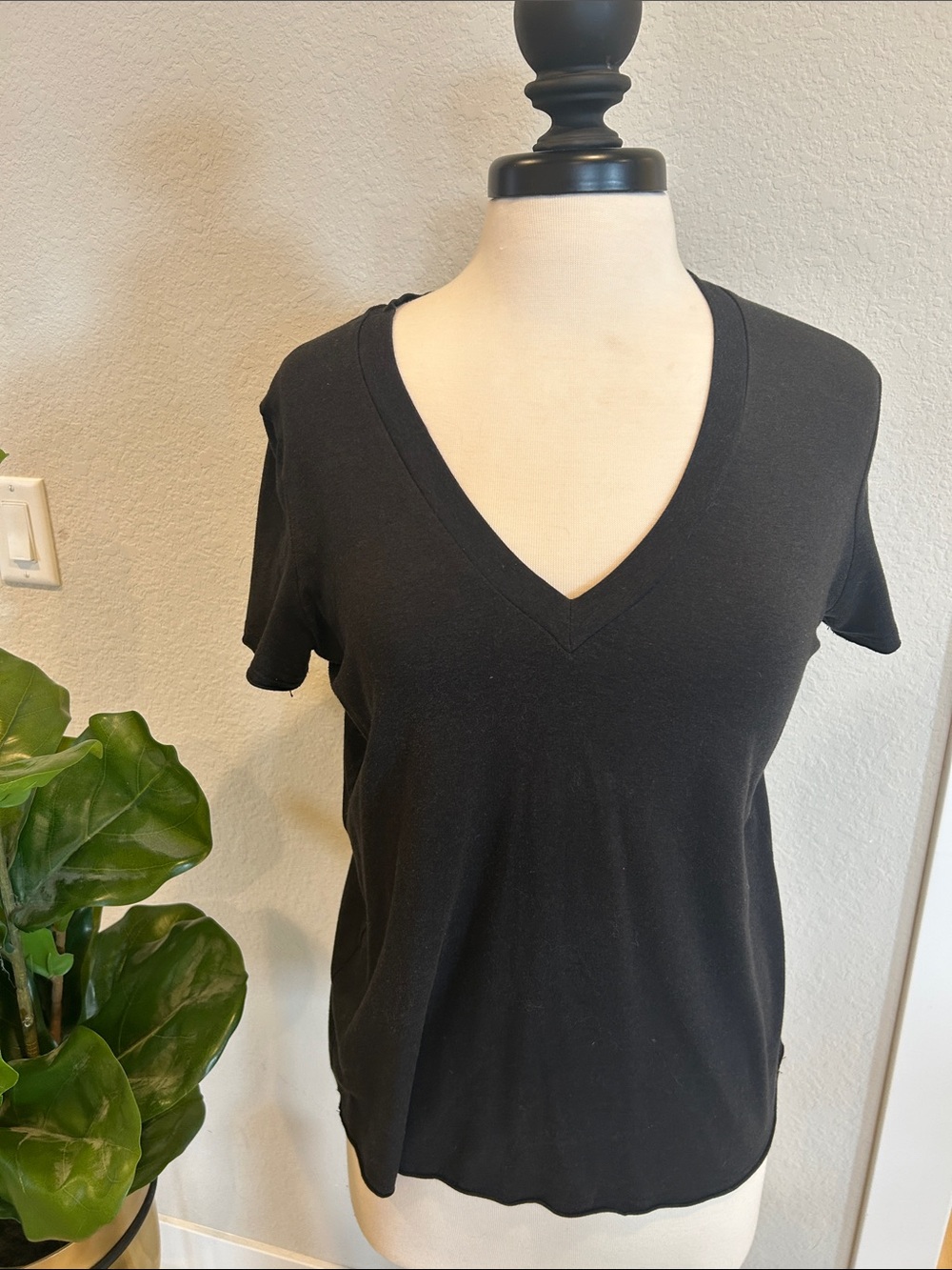 SOUTHCOTT Black V-Neck Short Sleeve Tee